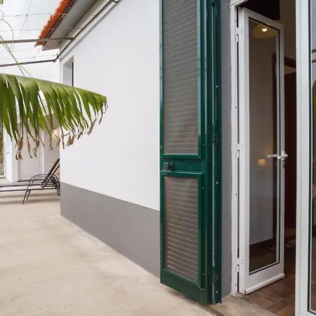 Guest house Guestready - Hideaway With Bbq 3*