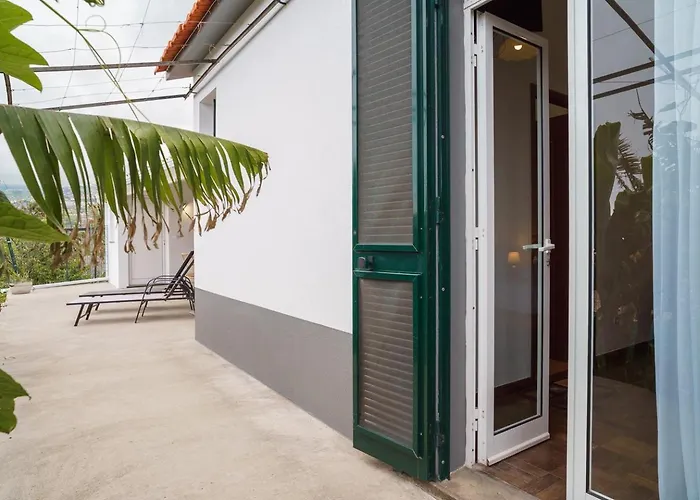 Guest house Guestready - Hideaway With Bbq 3*