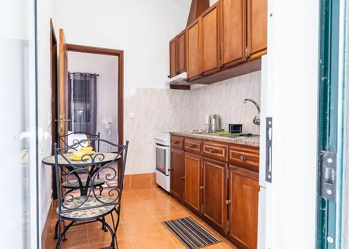 Guest house Guestready - Hideaway With Bbq 3*